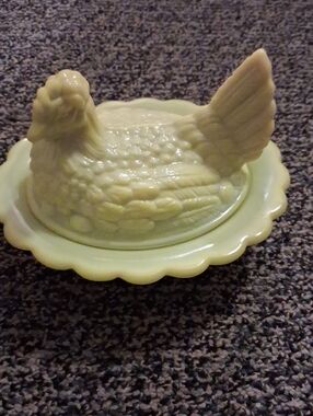 MOSSER 7 Inch DANDELION YELLOW HEN ON NEST DOES GLOW